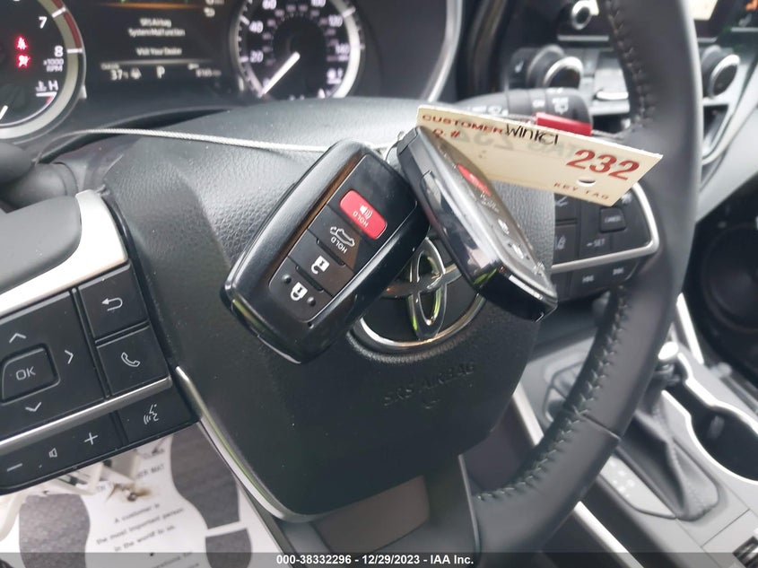 VIN 5TDKDRBH4PS014818 2023 TOYOTA HIGHLANDER XLE