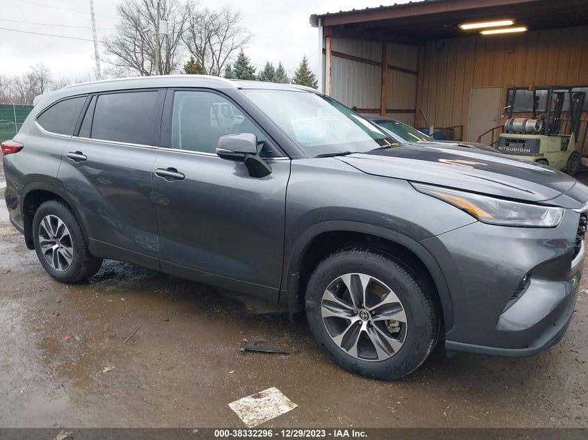 VIN 5TDKDRBH4PS014818 2023 TOYOTA HIGHLANDER XLE
