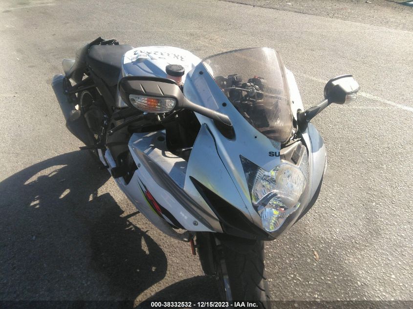 2018 SUZUKI GSX-R600 - JS1GN7FA5J2101057