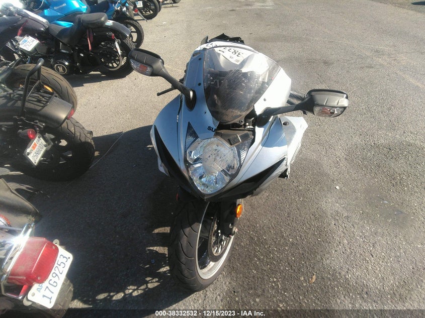 VIN JS1GN7FA5J2101057 2018 SUZUKI GSX-R600