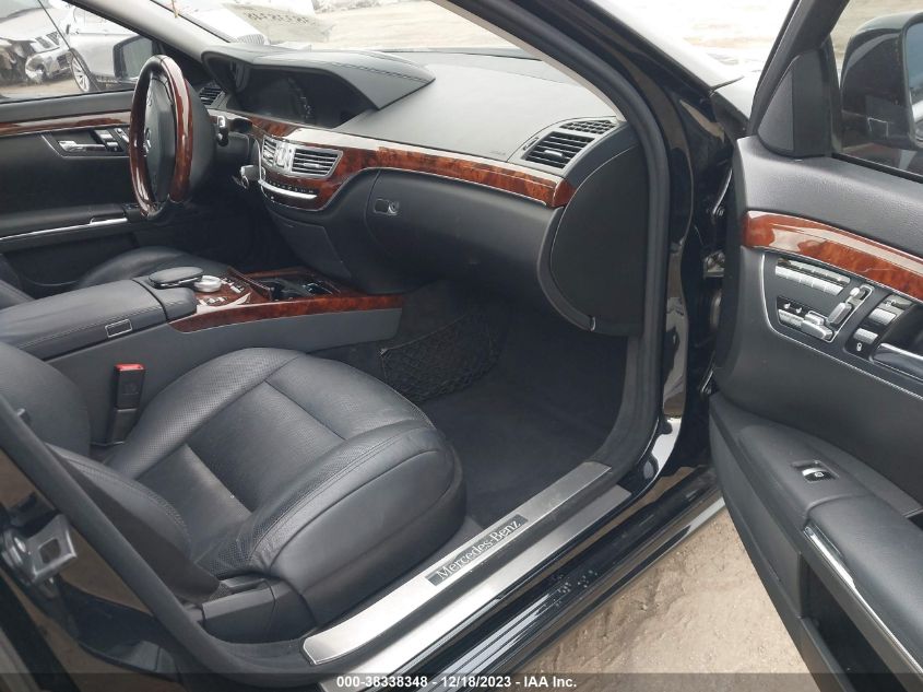 2013 MERCEDES-BENZ S 550 - WDDNG7DB8DA529806