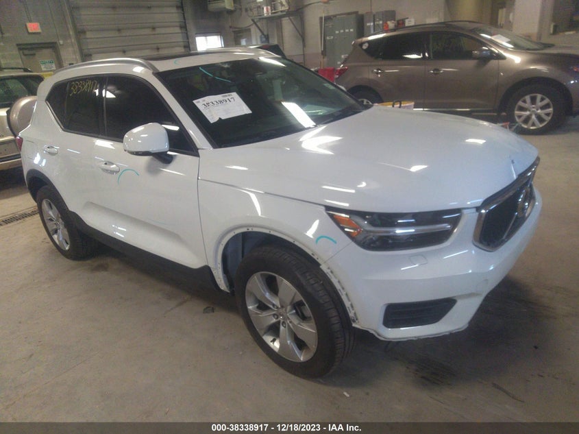VOLVO XC40 T4 MOMENTUM 2022