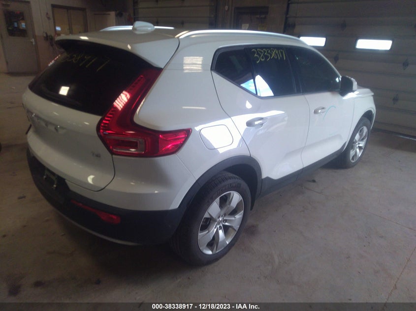 VIN YV4AC2HK3N2666372 2022 VOLVO XC40 T4 MOMENTUM