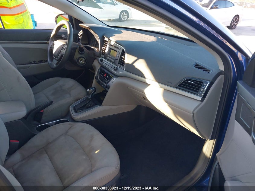 VIN 5NPD74LF8HH139604 2017 HYUNDAI ELANTRA SE
