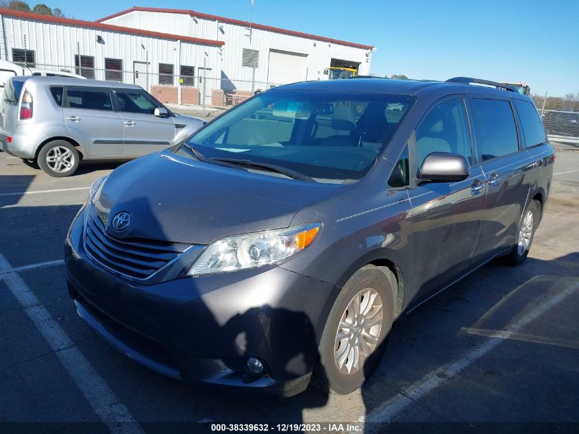 5TDYK3DC5FS624837 2015 TOYOTA SIENNA - Image 2