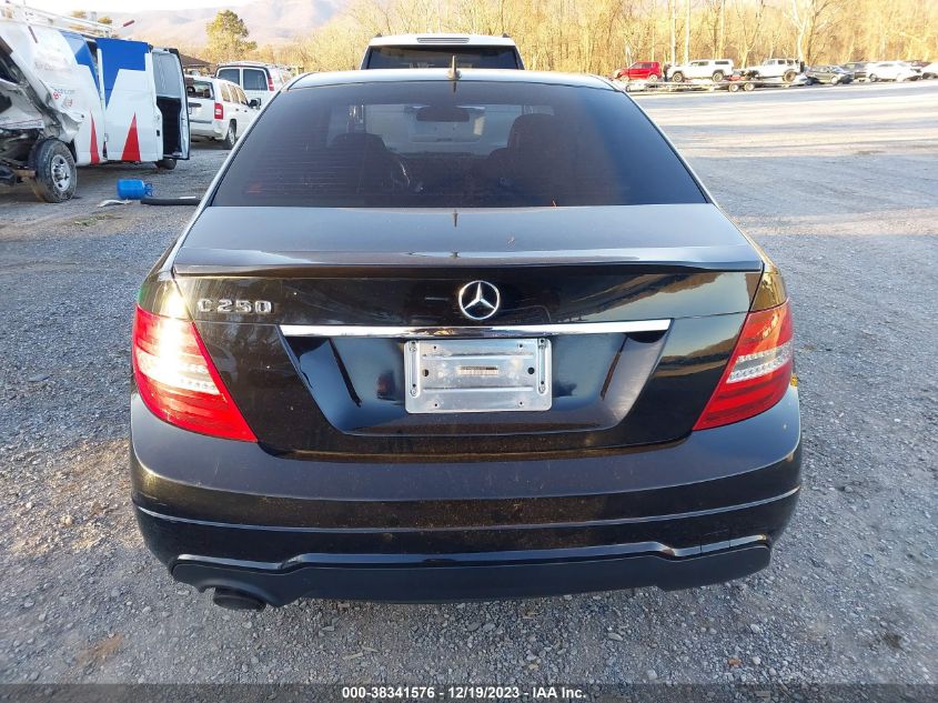 2013 MERCEDES-BENZ C 250 LUXURY/SPORT - WDDGF4HB2DA864435