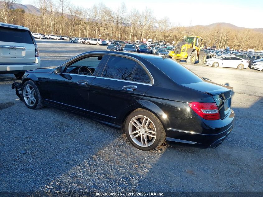 2013 MERCEDES-BENZ C 250 LUXURY/SPORT - WDDGF4HB2DA864435