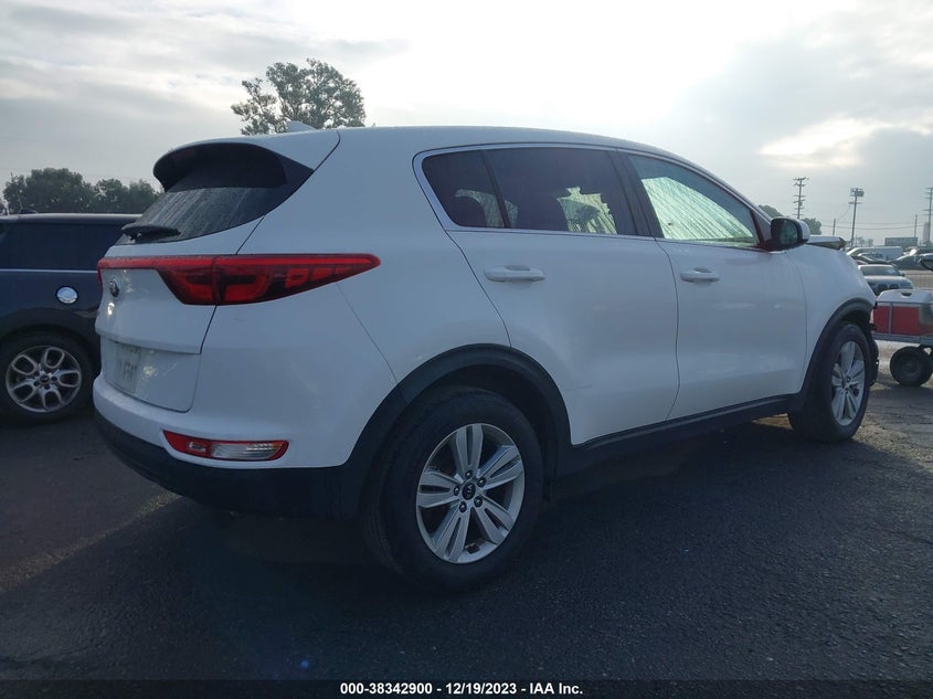 VIN KNDPM3AC6J7340310 2018 KIA SPORTAGE LX
