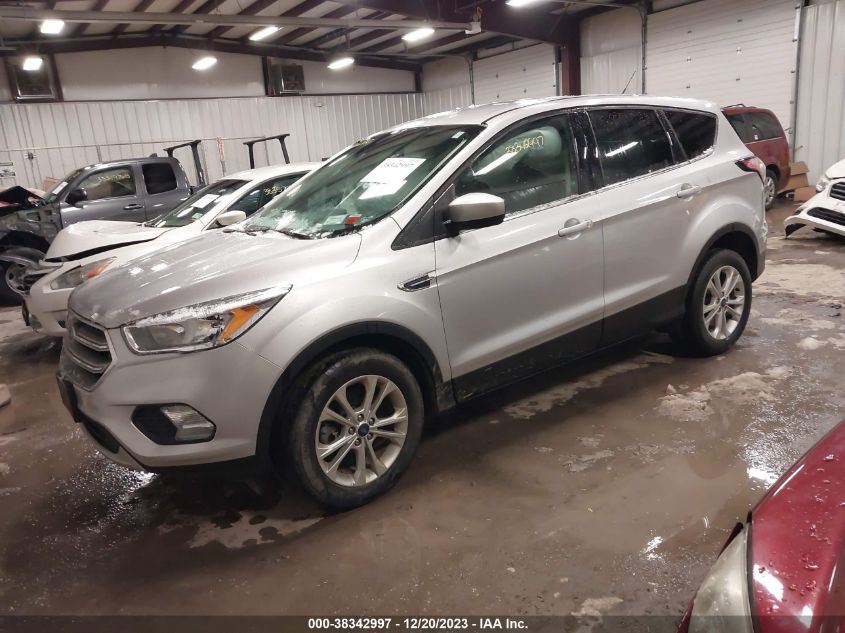 VIN 1FMCU9GD5HUE21940 2017 FORD ESCAPE SE