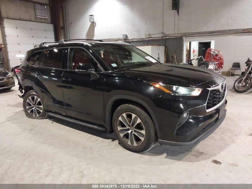 2022 TOYOTA HIGHLANDER XLE - 5TDGZRBH6NS227578