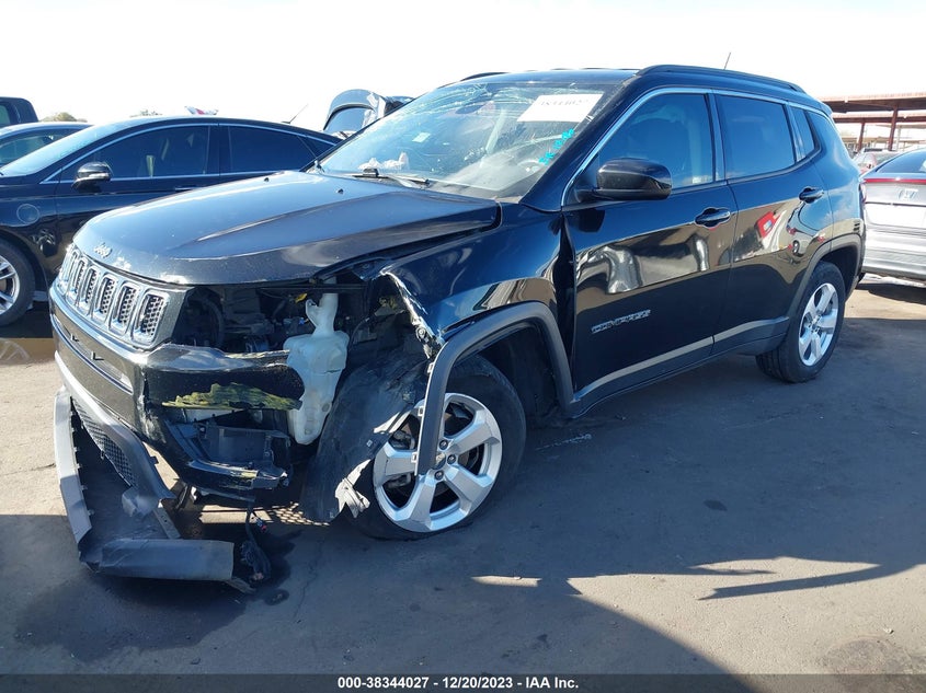 VIN 3C4NJDBBXJT325798 2018 JEEP COMPASS LATITUDE 4X4
