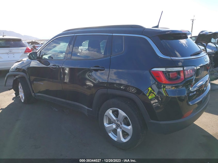 VIN 3C4NJDBBXJT325798 2018 JEEP COMPASS LATITUDE 4X4