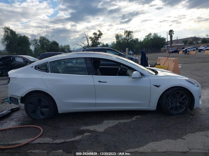 VIN 5YJ3E1EB6JF085329 2018 TESLA MODEL 3