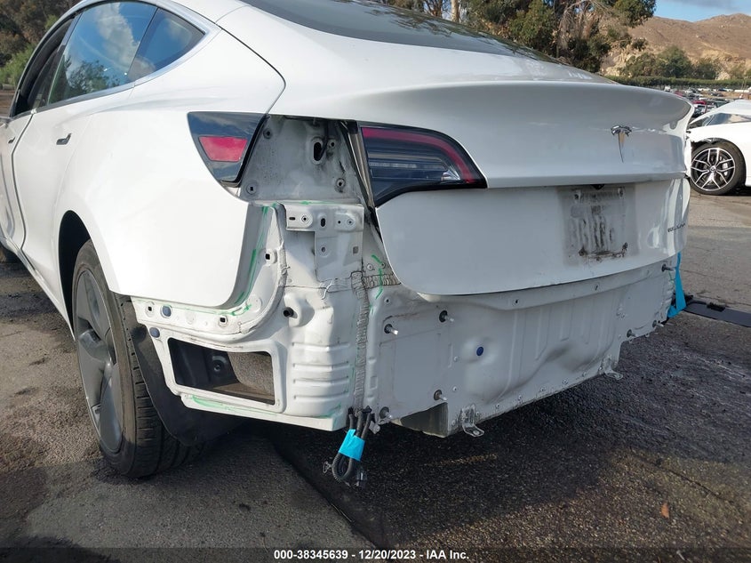 VIN 5YJ3E1EB6JF085329 2018 TESLA MODEL 3