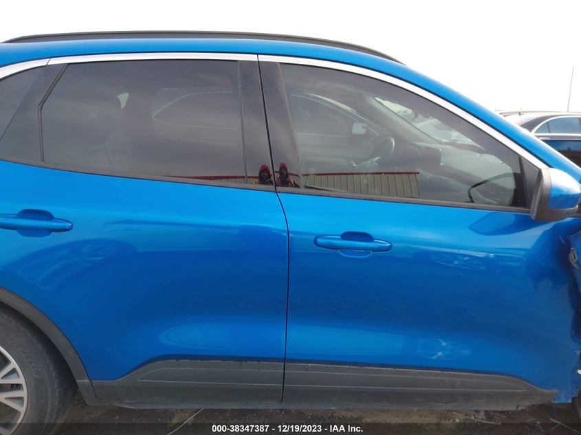 VIN 1FMCU0H62LUC05919 2020 FORD ESCAPE SEL