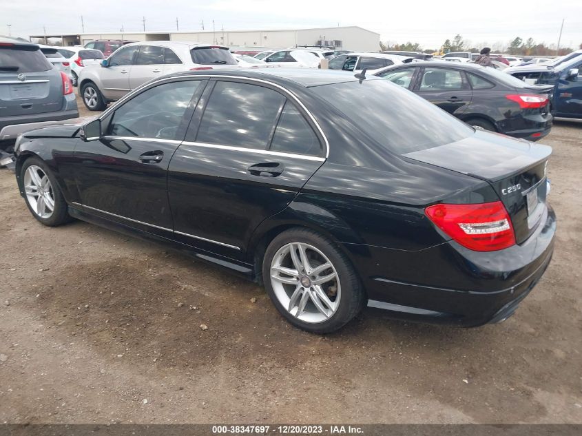 2013 MERCEDES-BENZ C 250 LUXURY/SPORT - WDDGF4HB5DR270021