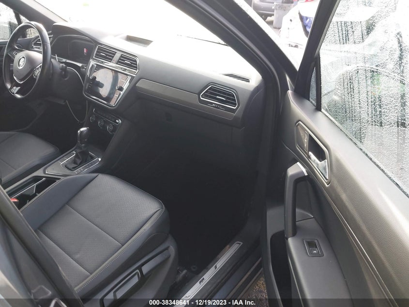 VIN 3VV3B7AX3KM150360 2019 VOLKSWAGEN TIGUAN SE/SEL/SEL R-LINE JET-BLA