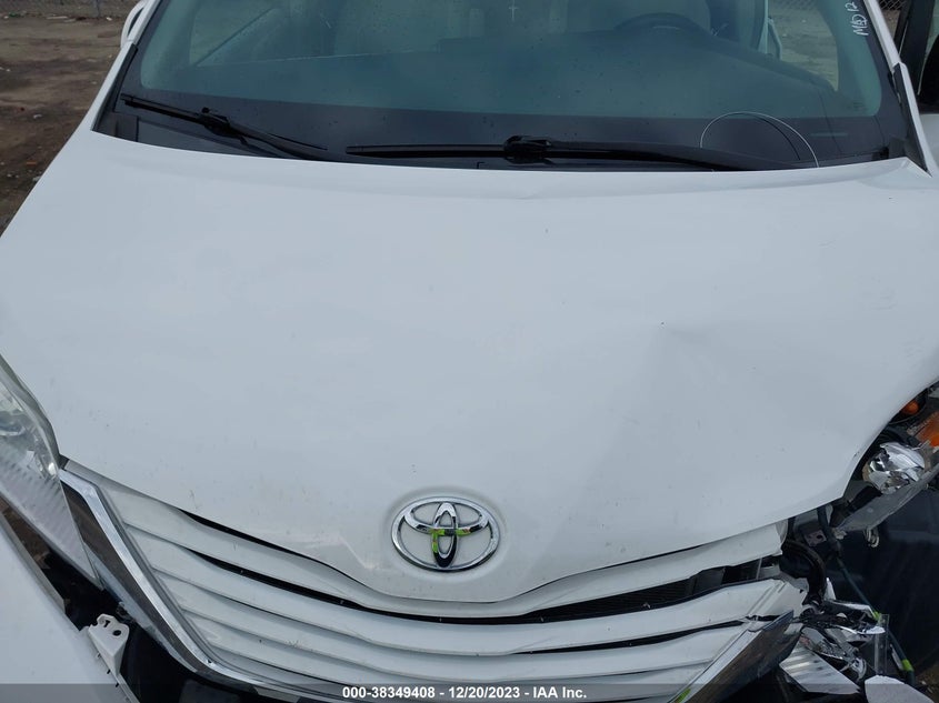 VIN 5TDKZ3DC1HS830497 2017 TOYOTA SIENNA LE