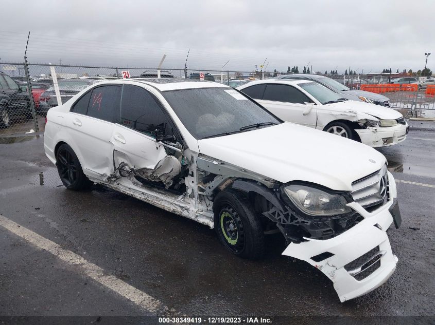 2013 MERCEDES-BENZ C 250 LUXURY/SPORT - WDDGF4HB1DA794121