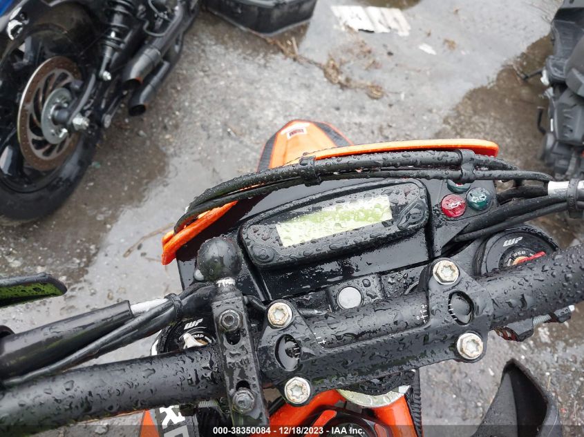 2021 KTM 690 SMC R VBKLSV409MM709926