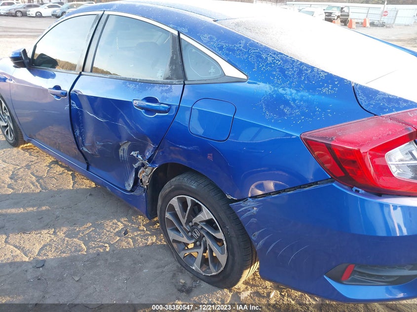 VIN 19XFC2F51JE203245 2018 HONDA CIVIC LX