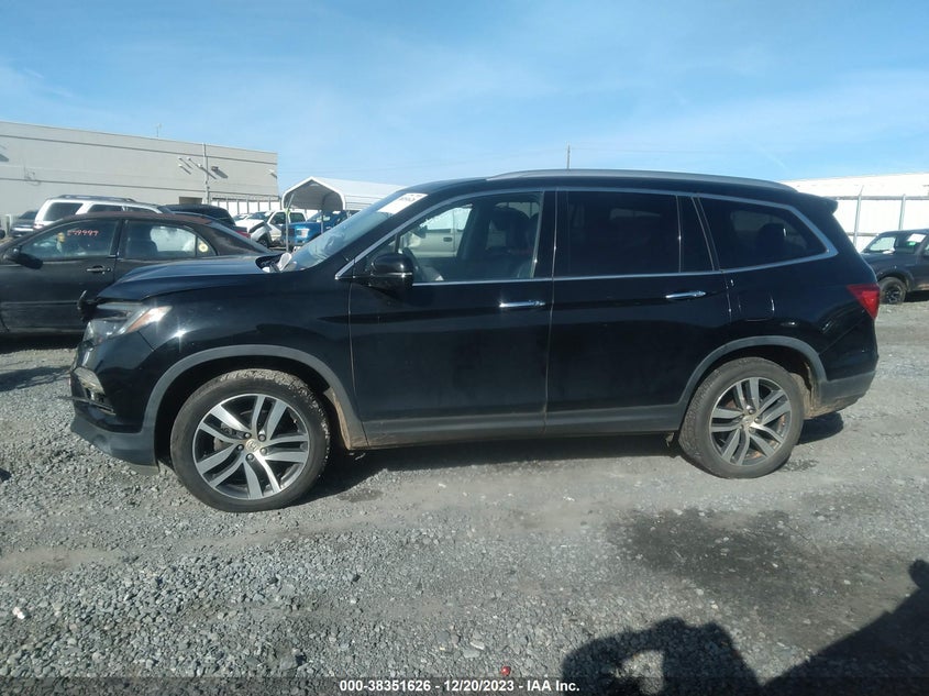 VIN 5FNYF6H95JB063217 2018 HONDA PILOT TOURING