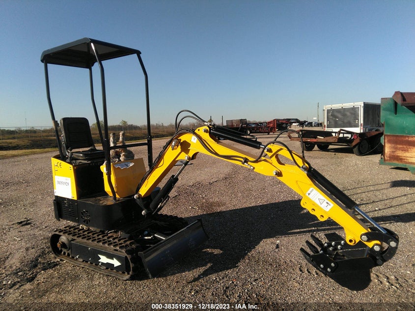 2022 BRIGGS EXCAVATOR