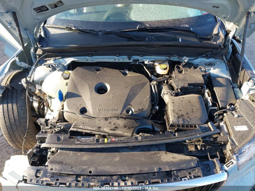 VIN YV4162UK3K2126979 2019 VOLVO XC40 T5 MOMENTUM