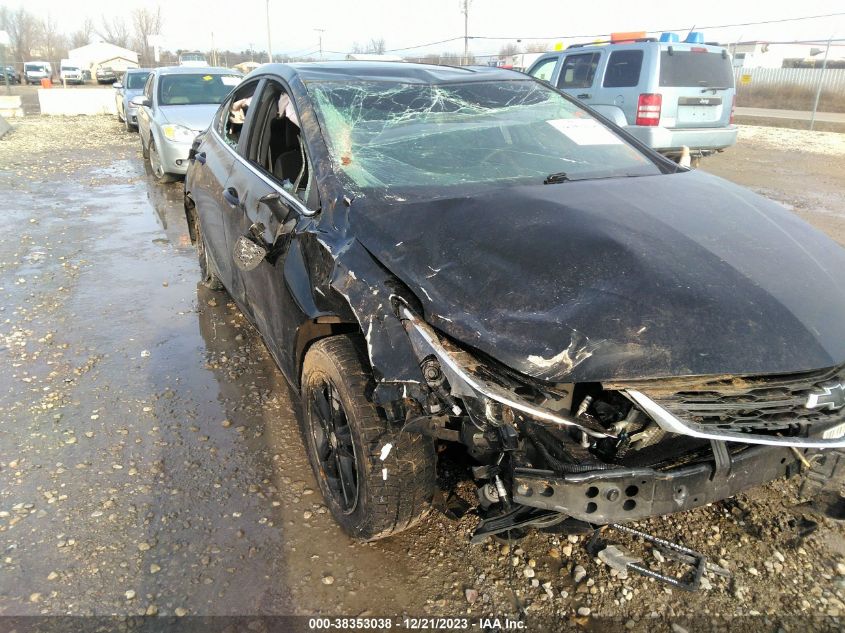 2018 CHEVROLET CRUZE LT - 1G1BE5SM9J7179275