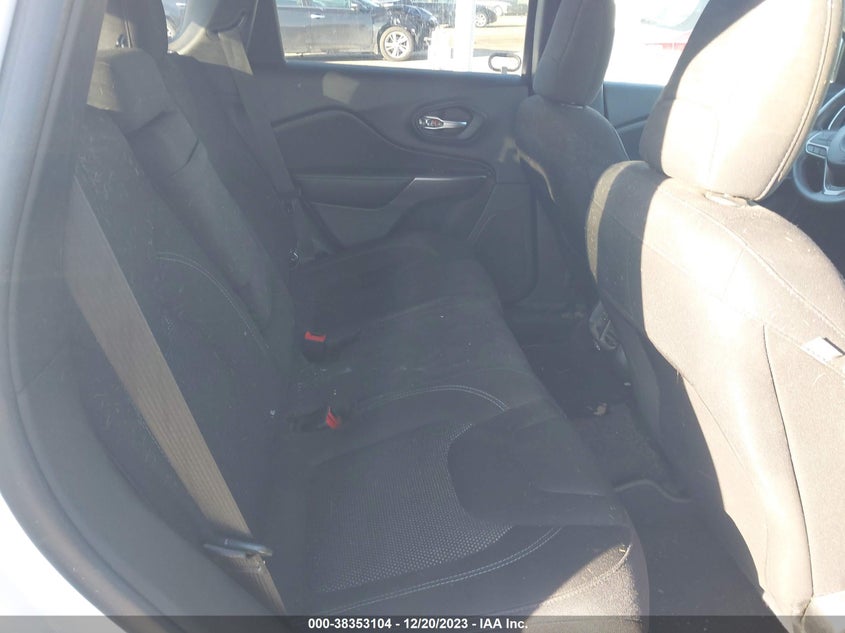 VIN 1C4PJLCB2KD134496 2019 JEEP CHEROKEE LATITUDE