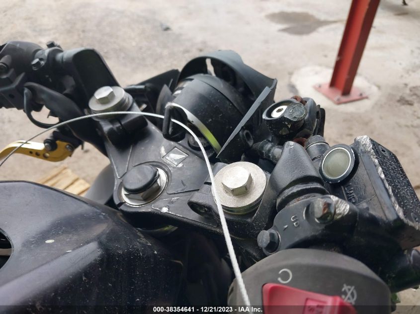 2013 HONDA CBR250 R MLHMC4107D5300445
