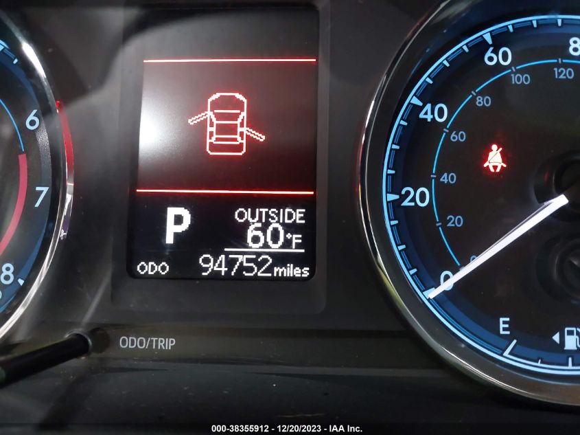 VIN 2T1BURHE3JC099714 2018 TOYOTA COROLLA LE