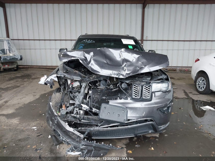 VIN 1C4RJFAG1JC435497 2018 JEEP GRAND CHEROKEE LAREDO