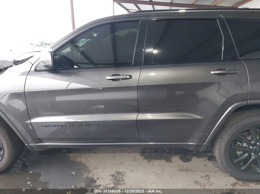 VIN 1C4RJFAG1JC435497 2018 JEEP GRAND CHEROKEE LAREDO