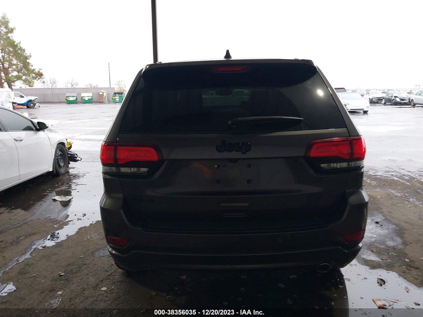 VIN 1C4RJFAG1JC435497 2018 JEEP GRAND CHEROKEE LAREDO