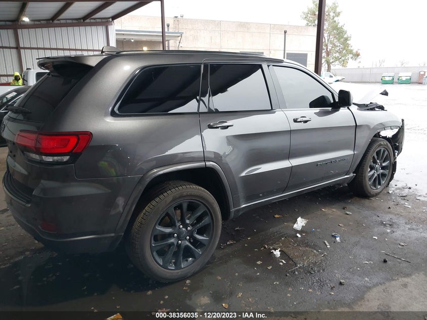 VIN 1C4RJFAG1JC435497 2018 JEEP GRAND CHEROKEE LAREDO