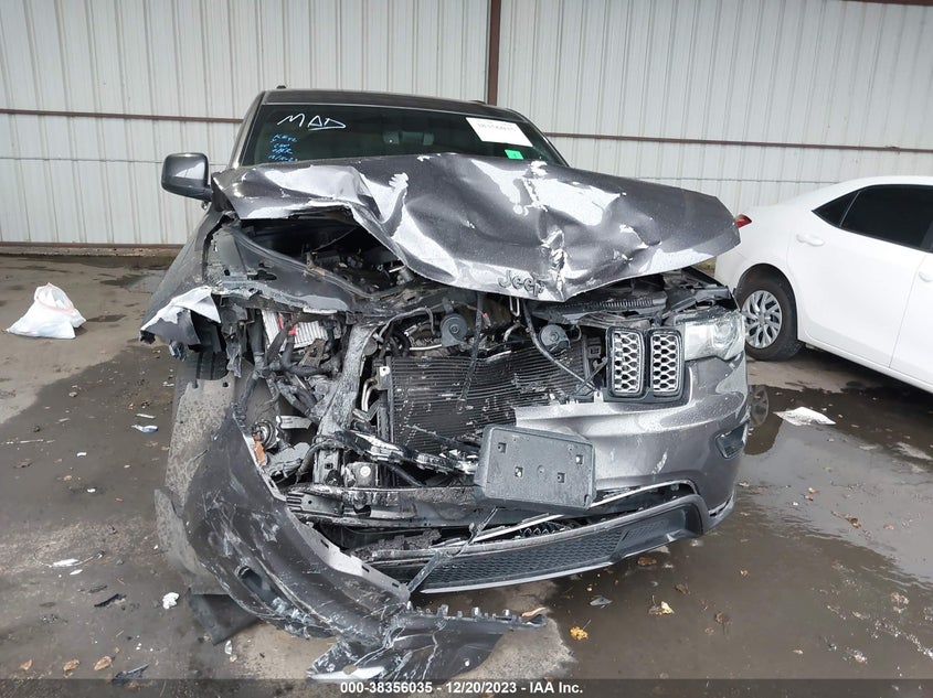 VIN 1C4RJFAG1JC435497 2018 JEEP GRAND CHEROKEE LAREDO