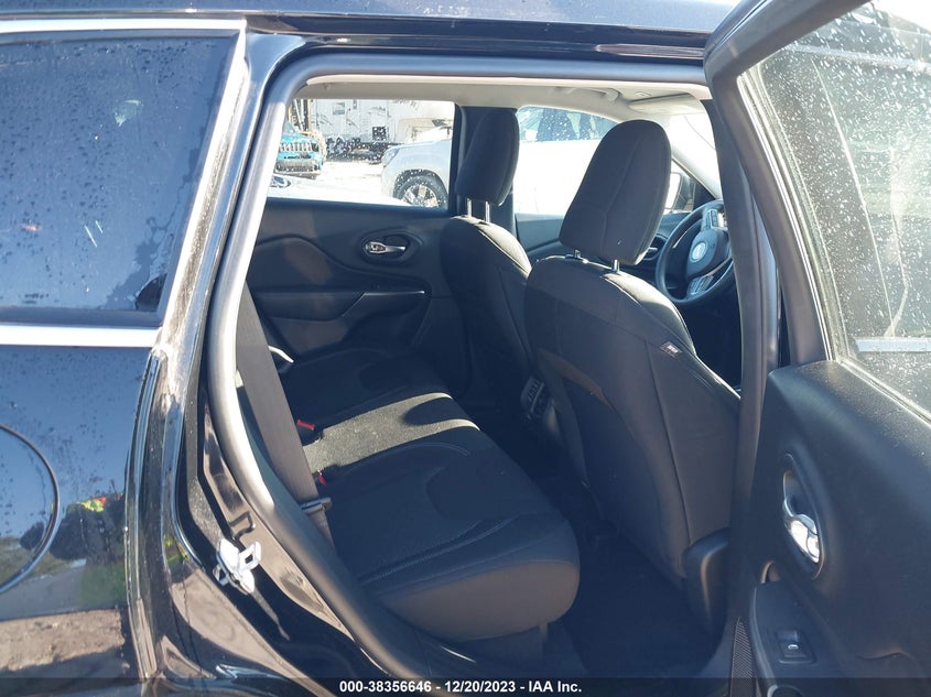 VIN 1C4PJLCX4KD120255 2019 JEEP CHEROKEE LATITUDE FWD
