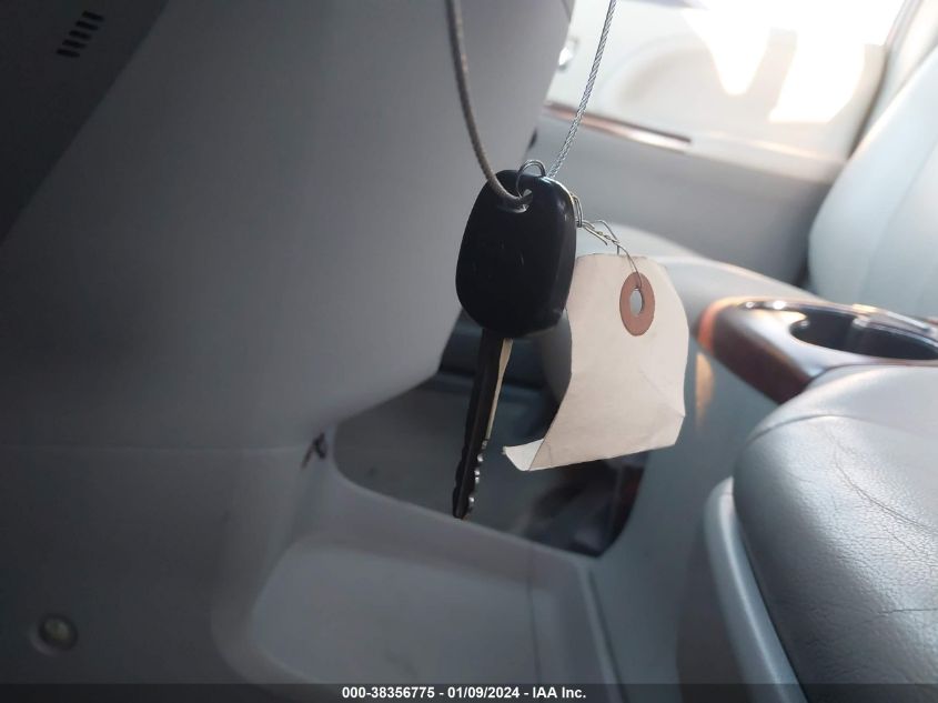 2014 TOYOTA SIENNA XLE V6 8 PASSENGER - 5TDYK3DC7ES405781
