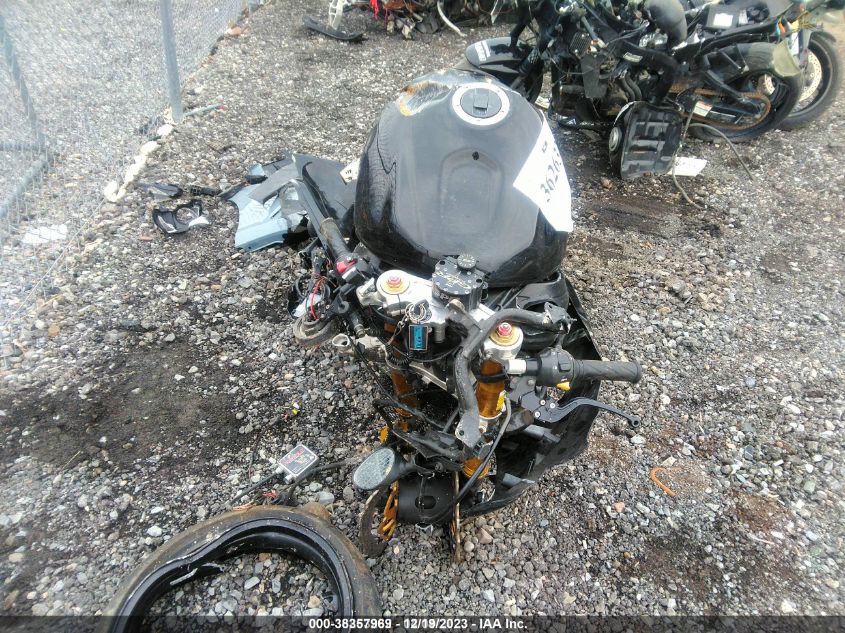 2004 SUZUKI GSX-R1000 JS1GT75A942104667