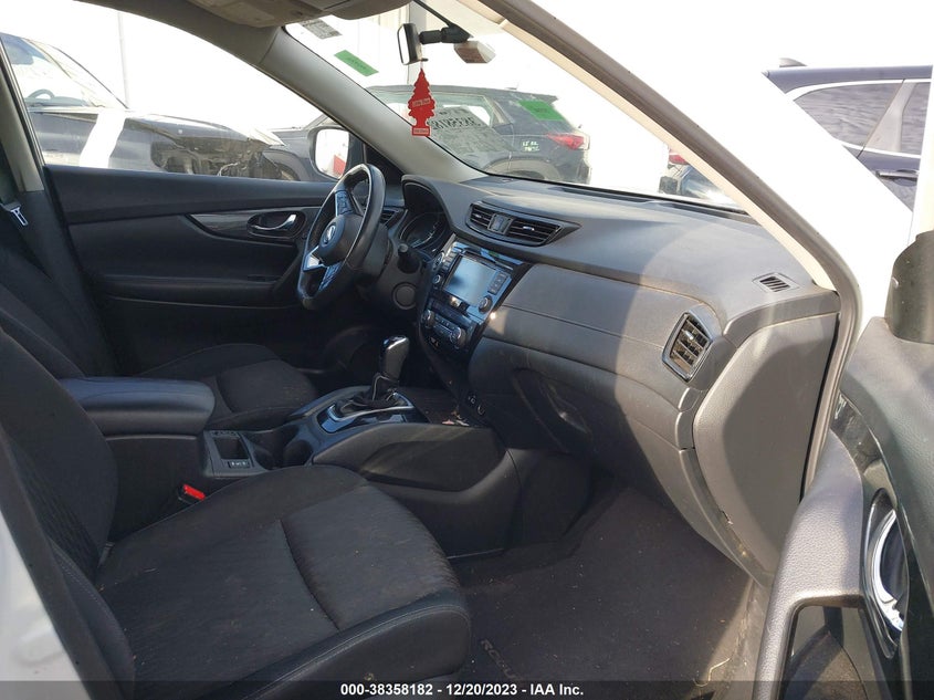 VIN KNMAT2MT3JP550586 2018 NISSAN ROGUE S/SV