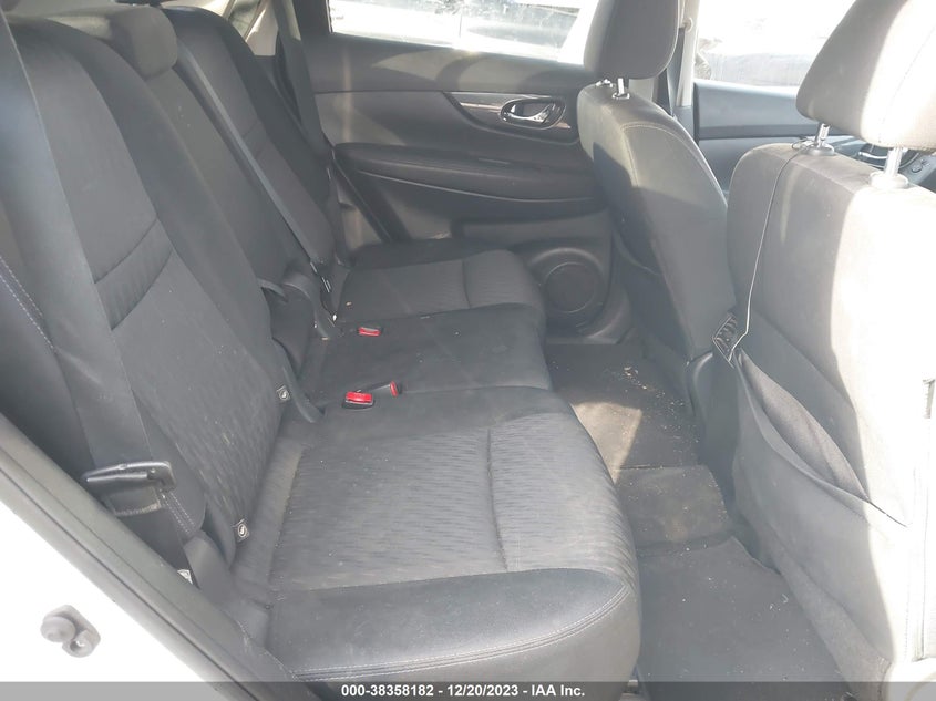 VIN KNMAT2MT3JP550586 2018 NISSAN ROGUE S/SV