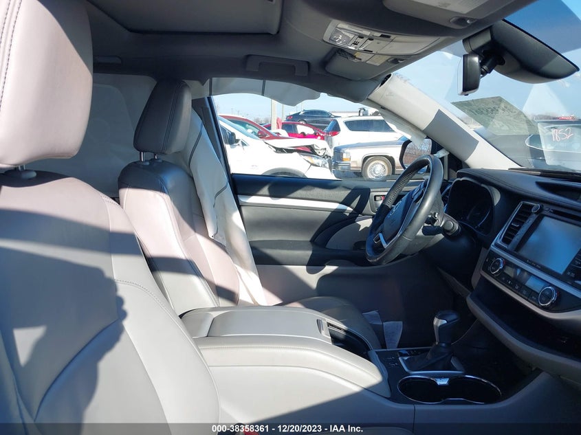 VIN 5TDKZRFH6JS530259 2018 TOYOTA HIGHLANDER SE/XLE