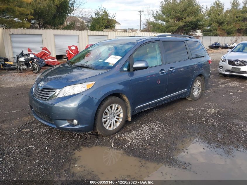 5TDYZ3DCXHS843310 2017 TOYOTA SIENNA, photo no. 2