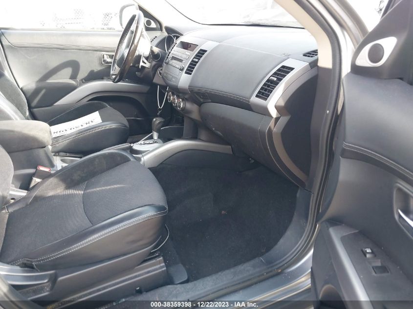 2013 MITSUBISHI OUTLANDER SE - JA4AS3AW1DU001850