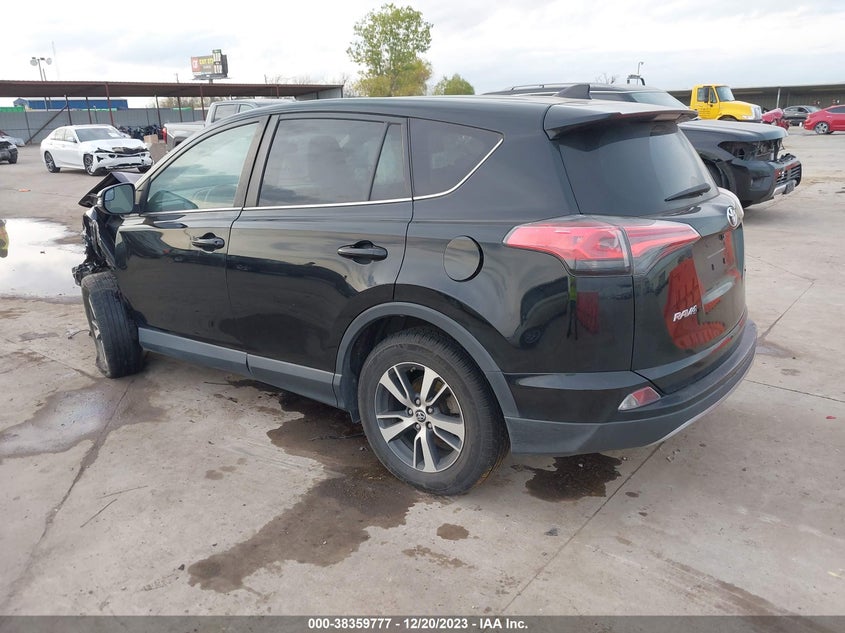 VIN 2T3RFREV8JW798047 2018 TOYOTA RAV4 XLE