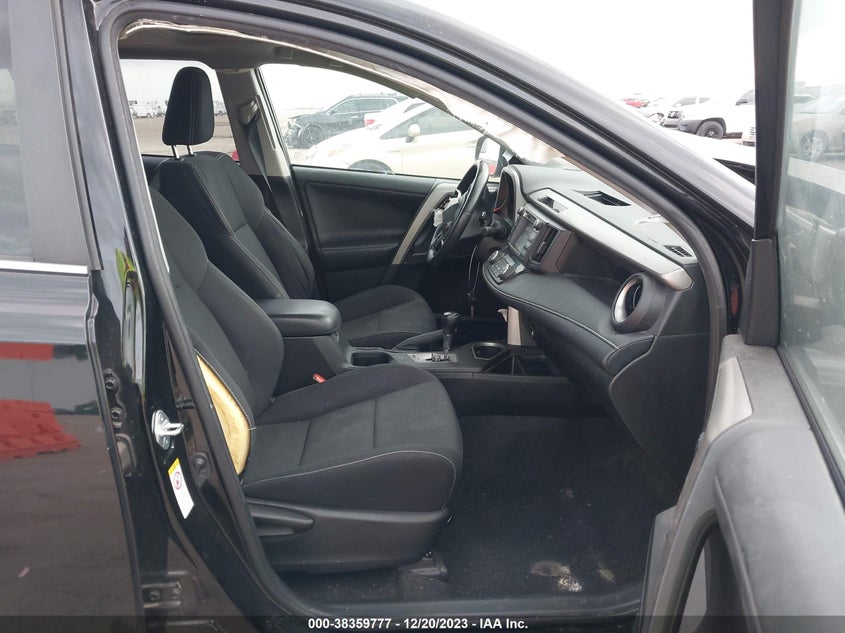VIN 2T3RFREV8JW798047 2018 TOYOTA RAV4 XLE