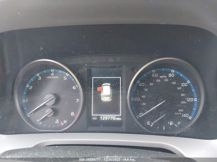 VIN 2T3RFREV8JW798047 2018 TOYOTA RAV4 XLE