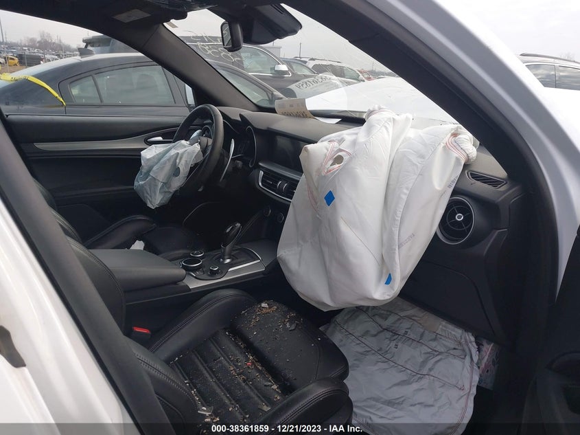 VIN ZASPAKBN5K7C58838 2019 ALFA ROMEO STELVIO TI