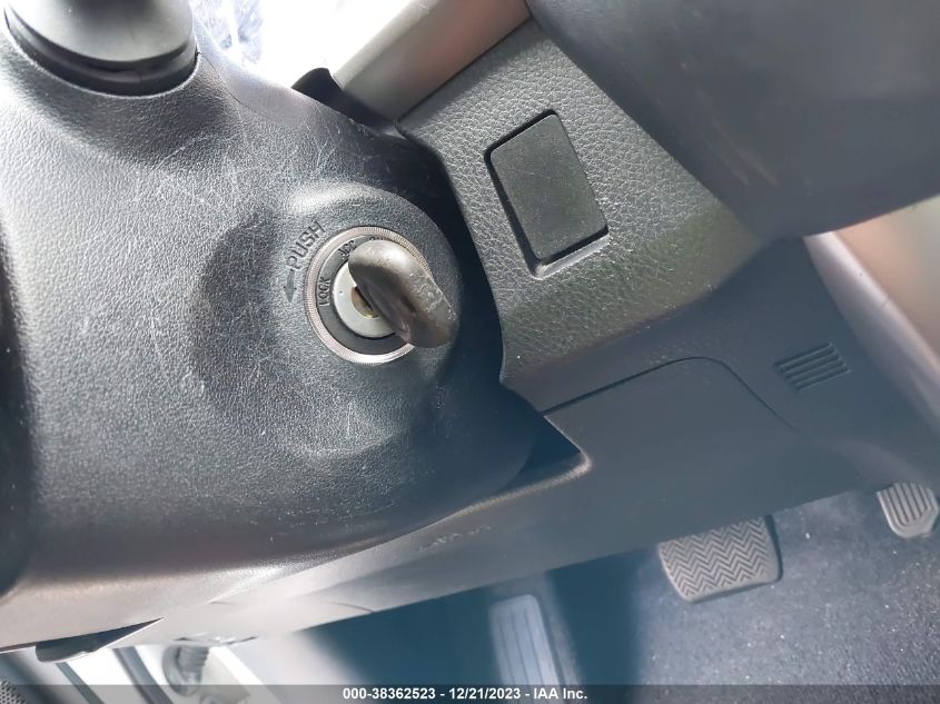 2016 TOYOTA RAV4 LE - JTMZFREV2GJ090416